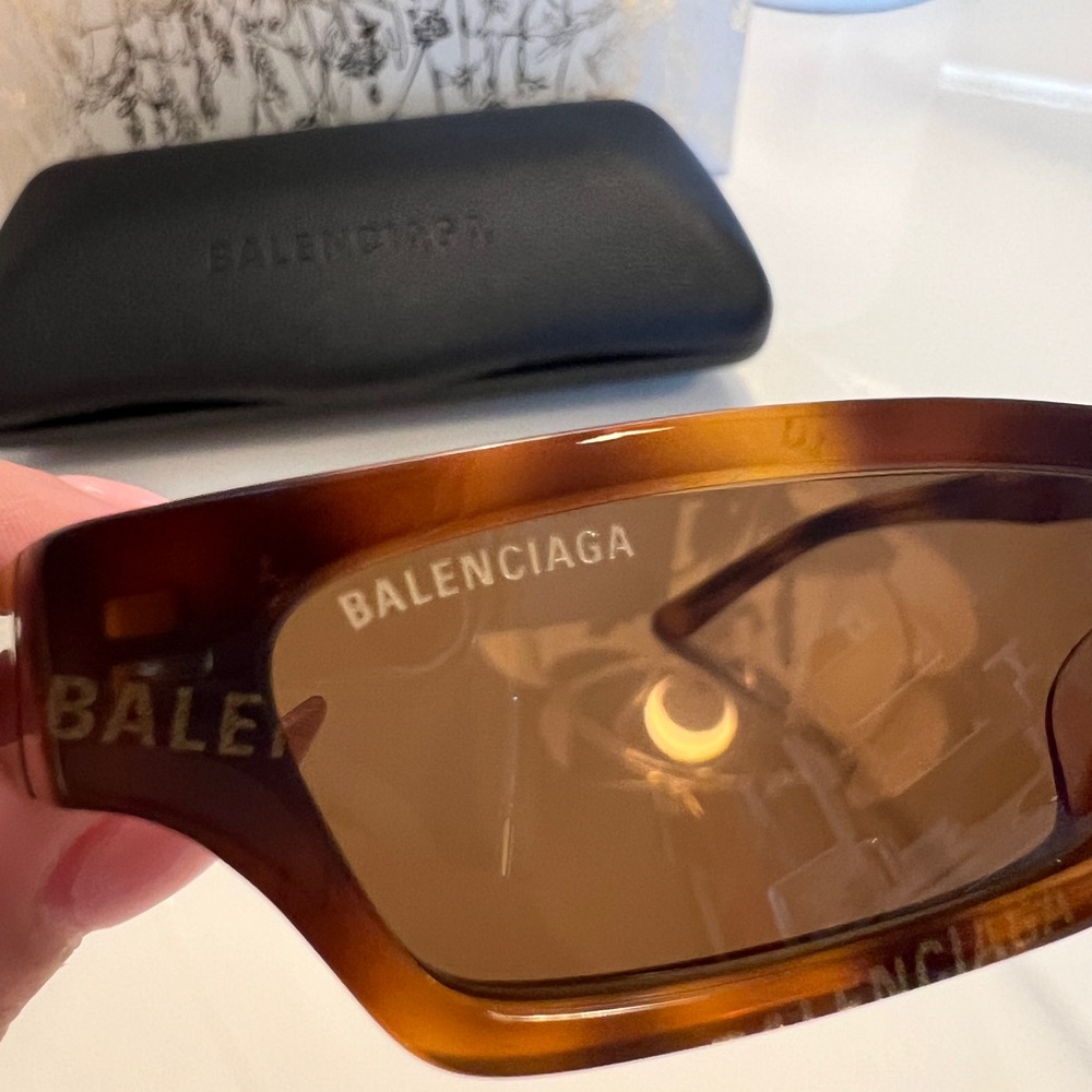 Balenciaga Black Sunglasses for Women - Picture 5 of 6